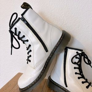 Mens 6 Womens 7 Docs Dr Martens 1460 Patent White Leather Lace Up Boots Rubber